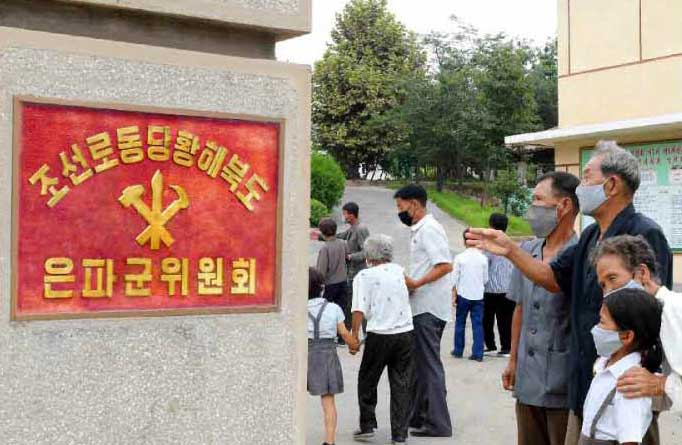 0-수재민들은 군당청사에서, 일군들은 천막에서